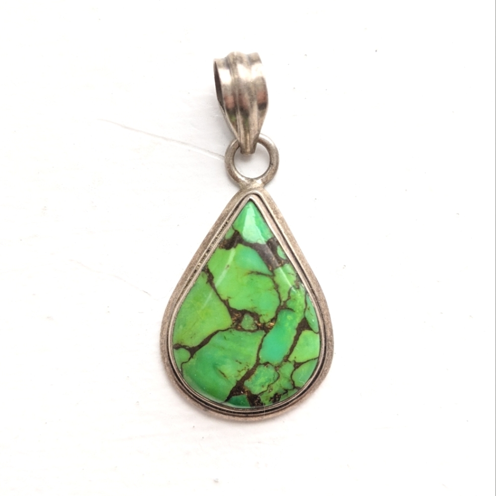Green Teardrop Pendant Necklace